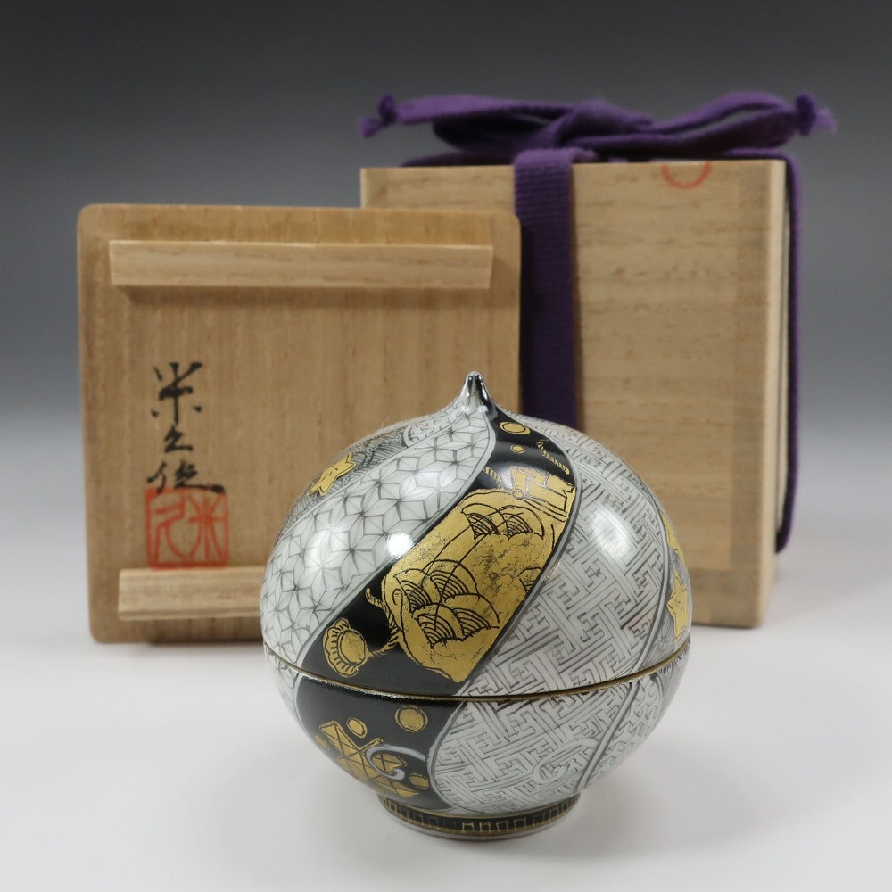 KUTANIYAKI 九谷焼 米久和彦 作 黒彩金襴手捻宝尽くし文 玉盃 酒器 陶磁器 _ 中古品 A-ランク