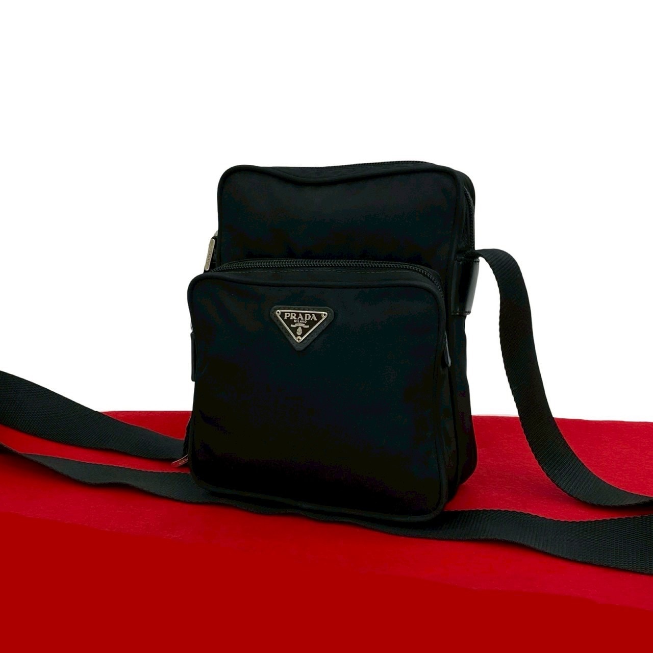 三角ロゴ 金具ショルダーバッグ ナイロン レザー ブラック 17486