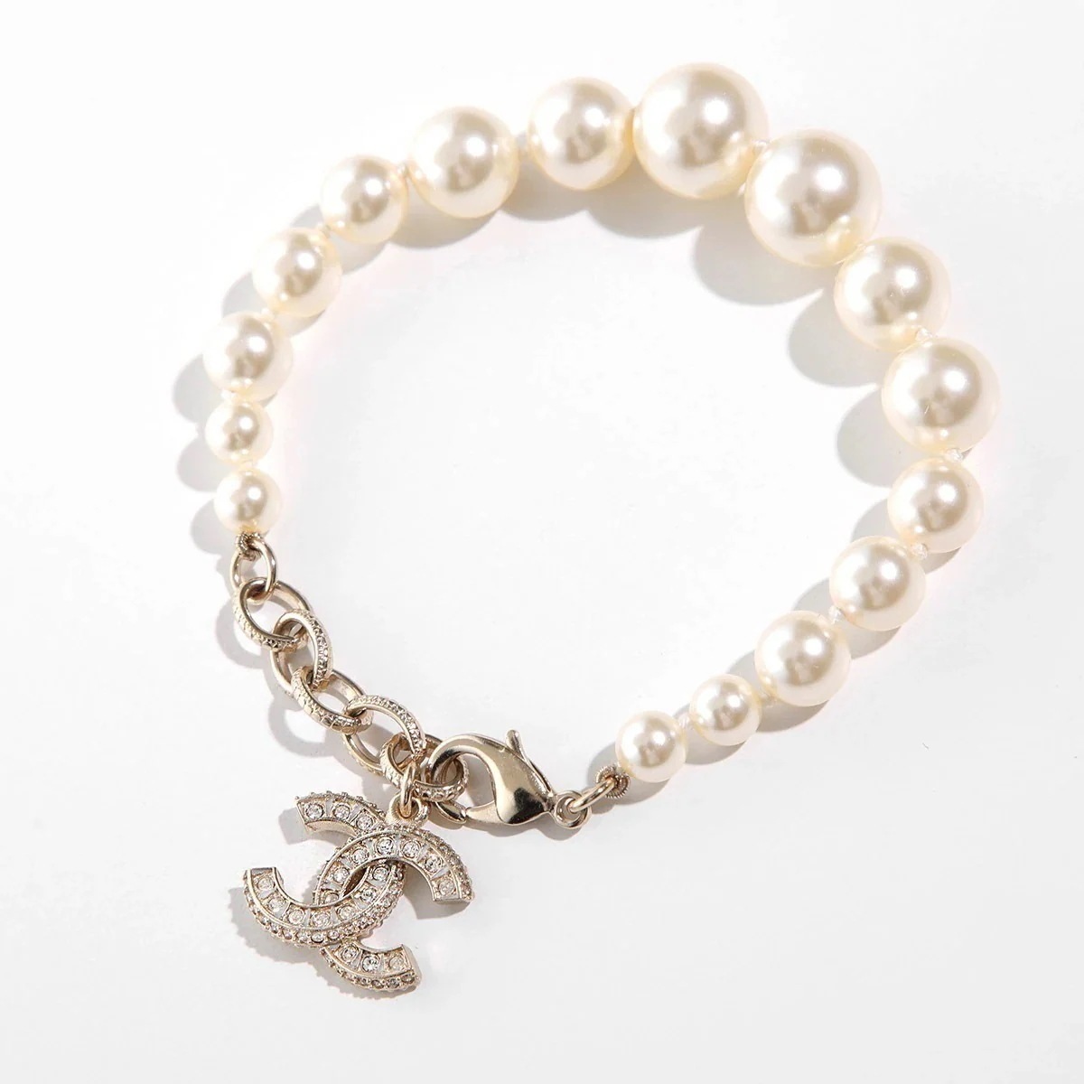 CHANEL シャネル ブレスレット A86499 Y09902 レディース パール ラインストーン装飾 メタル ココマーク CCマーク Z2953 103,710円
