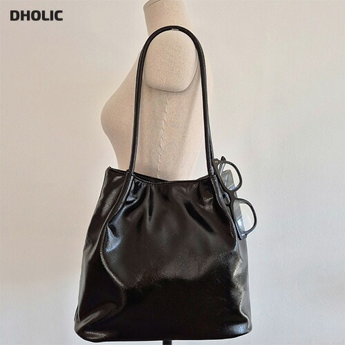 [メガ割りSALE]レザー調シンプルトートバッグ