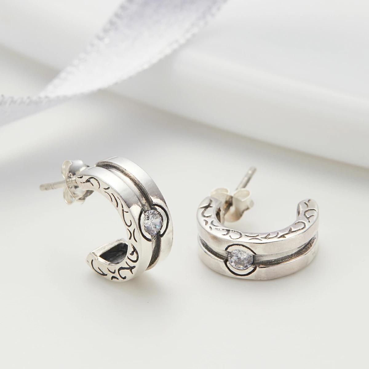 ピアス メンズ レディース ハーフフープ シルバー925製 キュービックジルコニア キラキラ 繊細