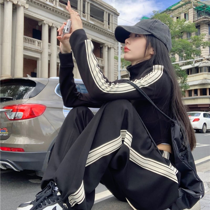 2024 春夏 セットアップ トップス お出かけ 羽織り ショート丈フルラウンドヘム ライン ボトムス ストレート系 ゆったり スタイルアップワイドお出かけトラック