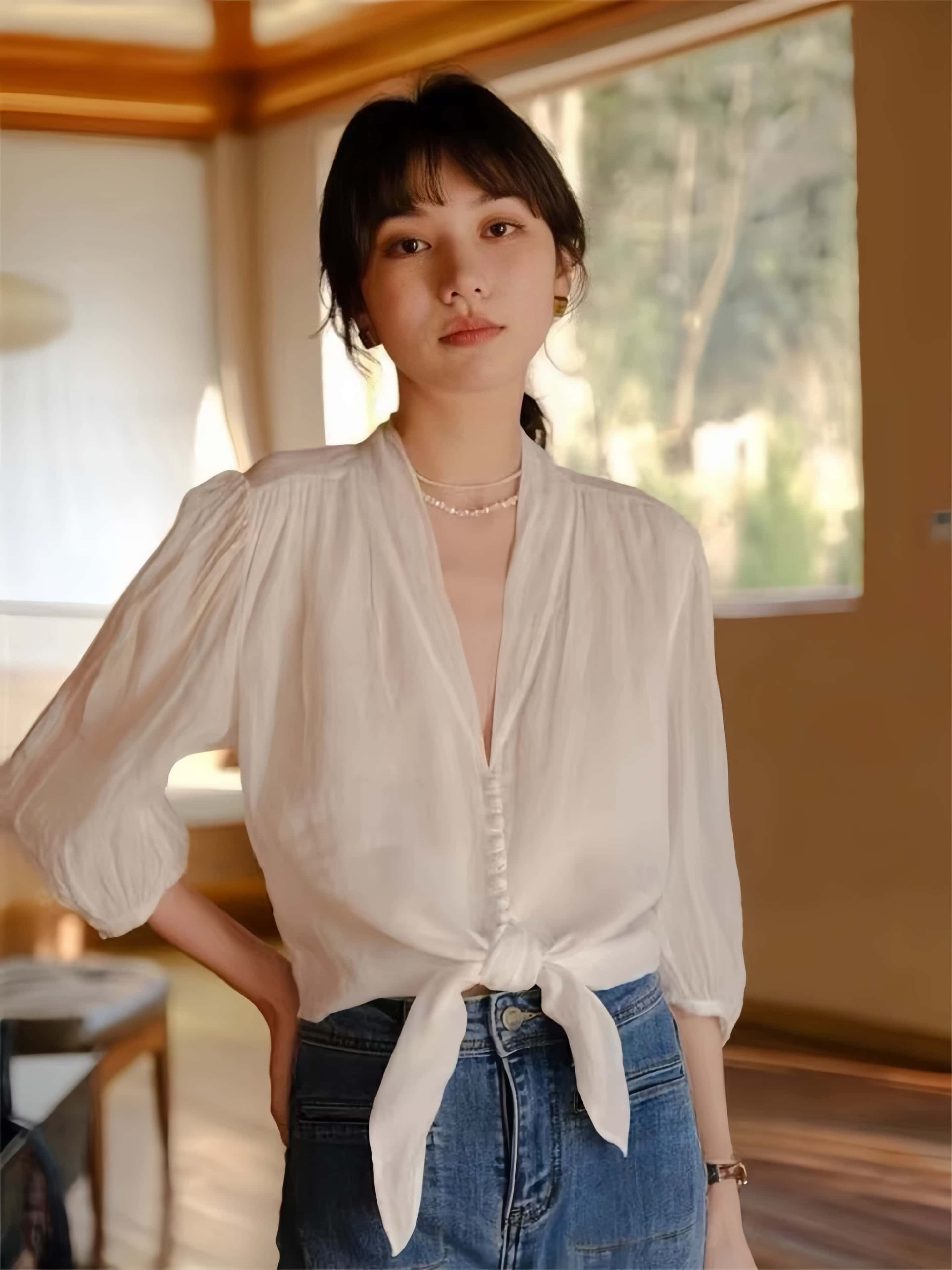 【高級天然リネン＆レーヨン混紡】 ボタン装飾 Vネック スタンドカラー 七分袖ブラウス フロントタイデザイン レディース カジュアル 白 S/M/Lサイズ 上品 清涼感 春夏 通勤 フォーマル トップ