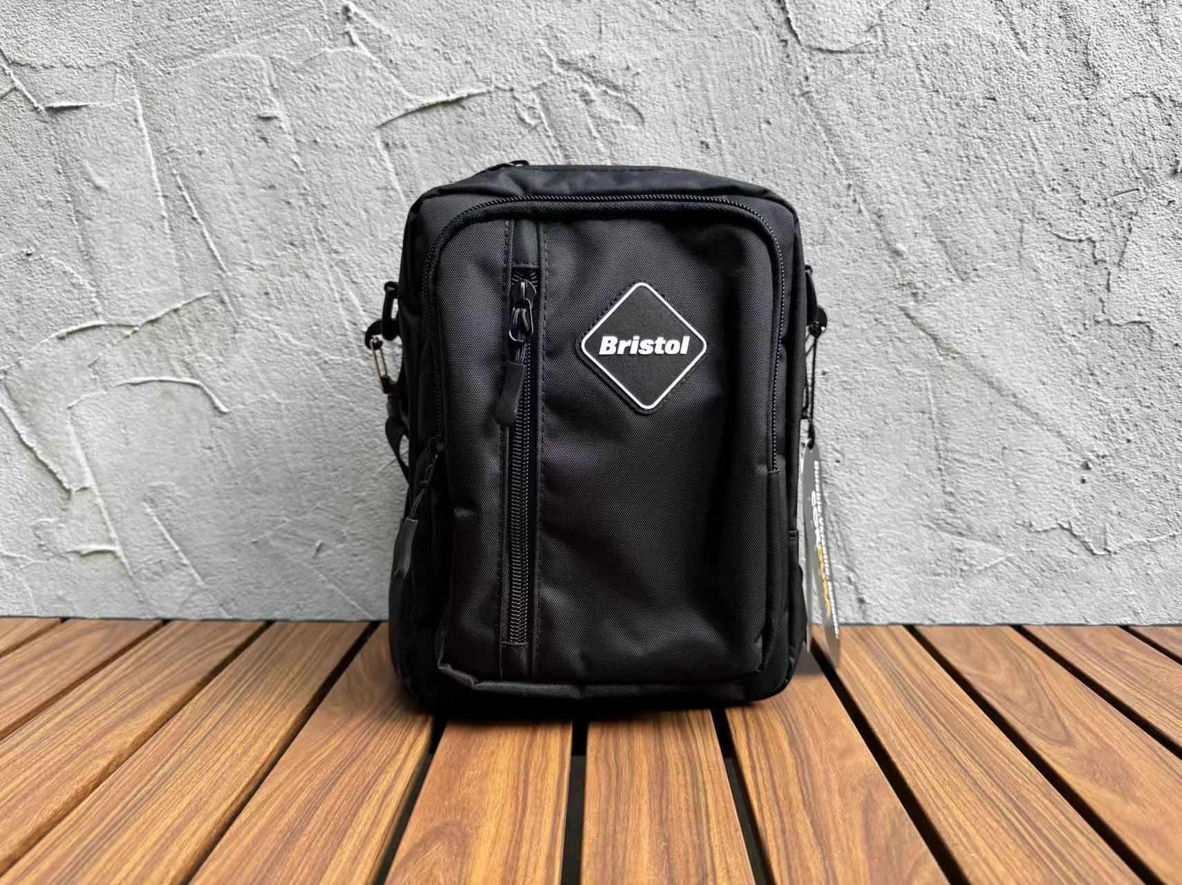 【限定セール中】F.C.Real Bristol ショルダーバッグ TOUR MINI BAG ブラック SHOULDER