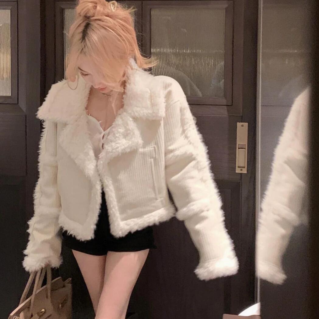 贅沢なファーで暖かみを演出 クロップド丈 フェイクファー コーデュロイ 切り替え ジャケット アウター ショート丈 ゆったり 暖かい 韓国ガーリー きれいめ ボア カジュアル