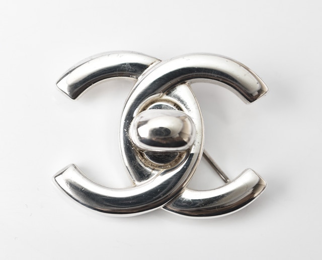 CHANEL シャネル ココマーク モチーフ ターンロック ブローチピン CHANEL シャネル ココマーク モチーフ ターンロック ブローチ