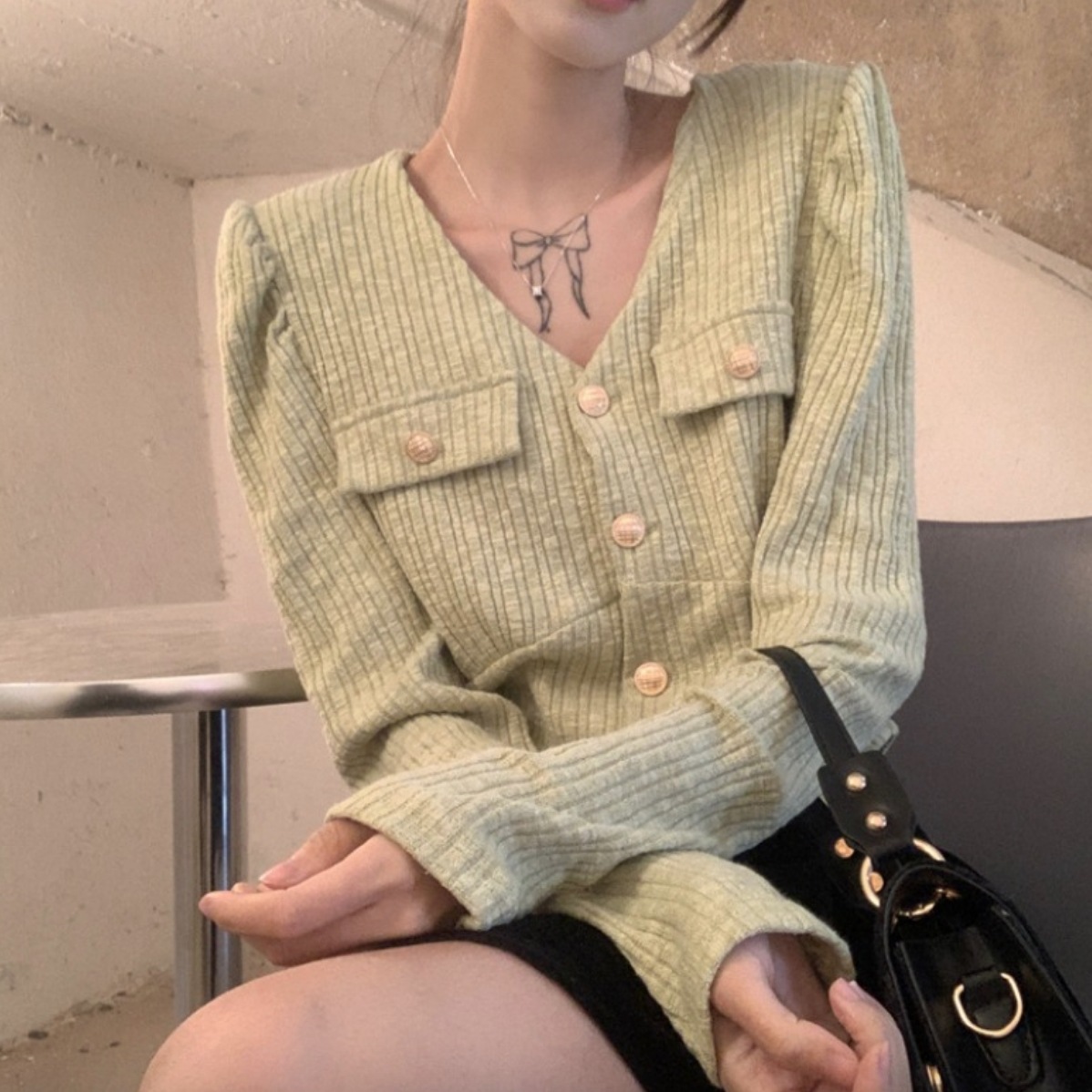 トップス デート シャツ ブラウス カットソー カーディガン 袖あり 長袖 Vネック かわいい 大人可愛い きれいめ シンプル カジュアル 大人 上品 おしゃれ お洒落 主役級 存在感 春 秋 10代 5,042円