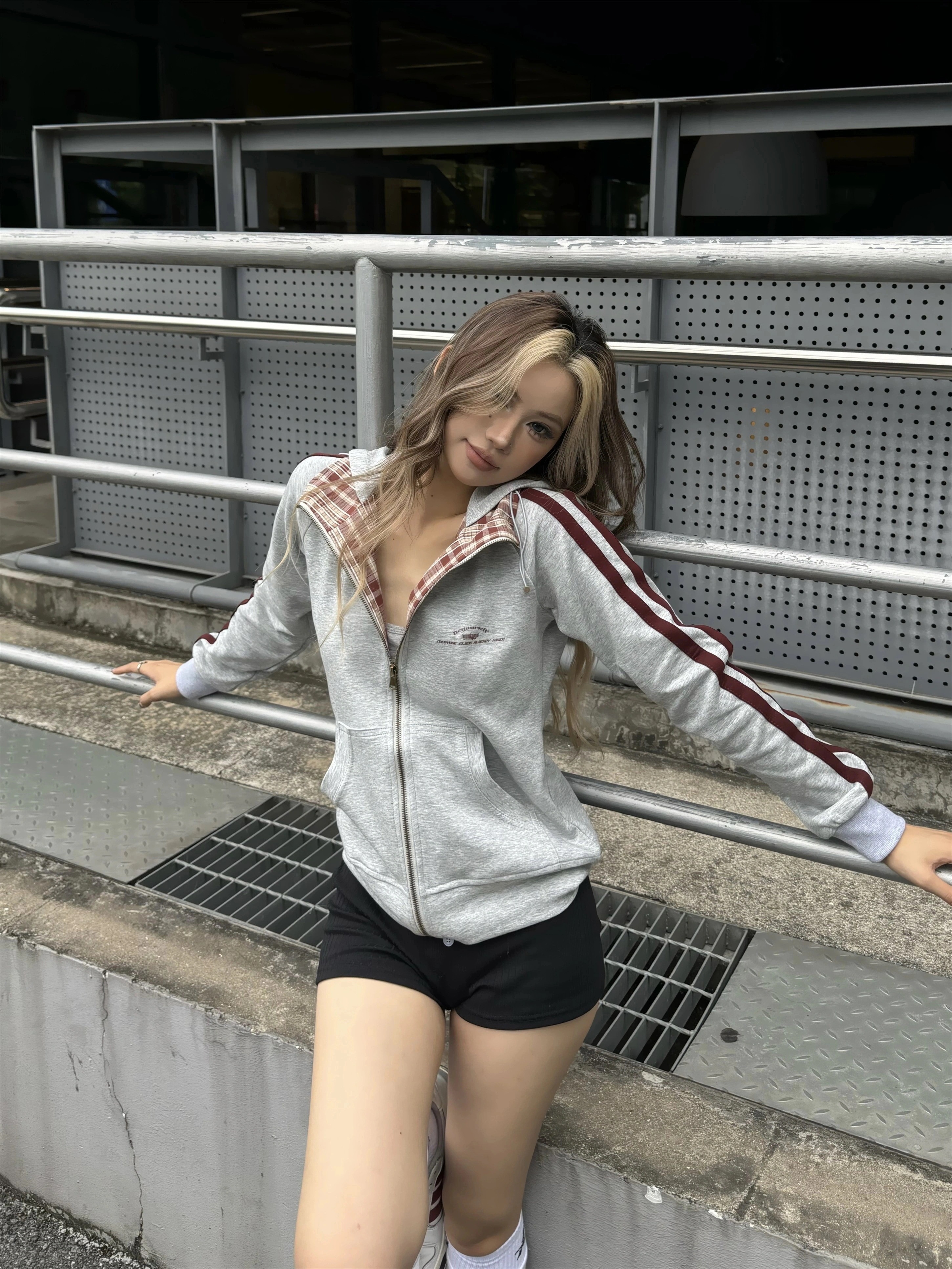 25 韓国 かわいい レディース バイカラーック スタンドネックアウターブルゾン羽織りスポーティー配色コーデ 長袖トップススポーツサイドカジュアルファッション系フル丈トラック