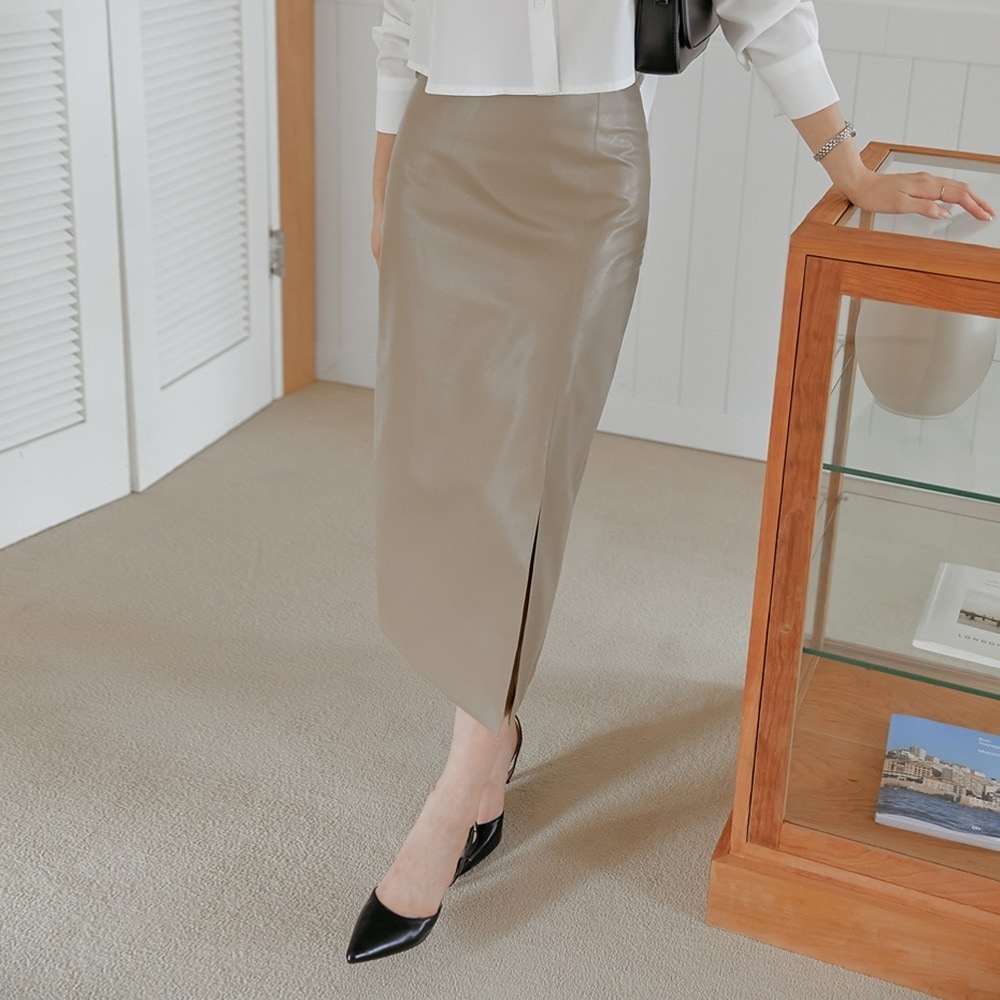 前スリット入りエコレザースカート