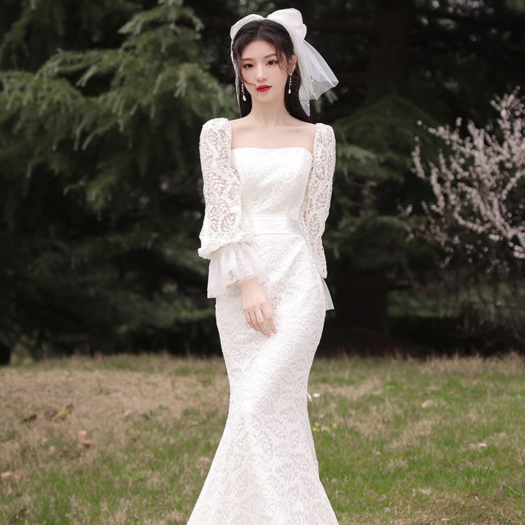 フランス式の魚の尾の軽いウェディングドレスの新型の新婦の気質はレースを設計して外に出て尾の屋外のウェディングドレスを引きます