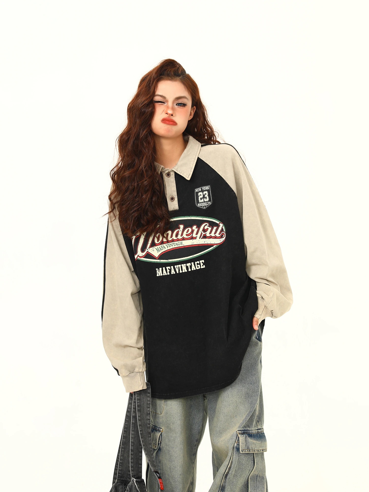 限定特価2025秋冬 韓国風トップスバイカラー長袖TシャツかわいいK-POPカレッジレディース配色ロゴ襟ルーズゆったりカジュアルおしゃれサイズ袖レトロシルエットファッション系サイドシャツフットネックス