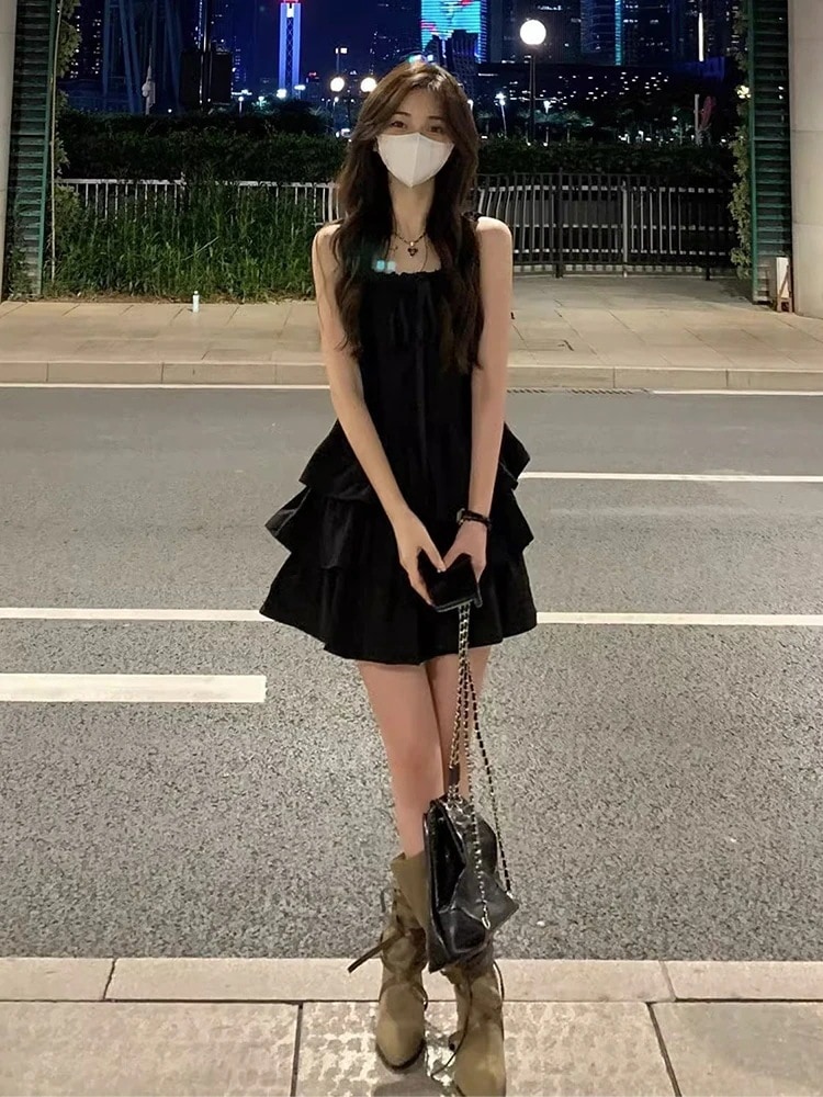 女性のためのフレンチブラックサスペンダードレス2024新しいスタイルの小さなハイエンドヘップバーンスタイルプリンセスチュチュスカート夏