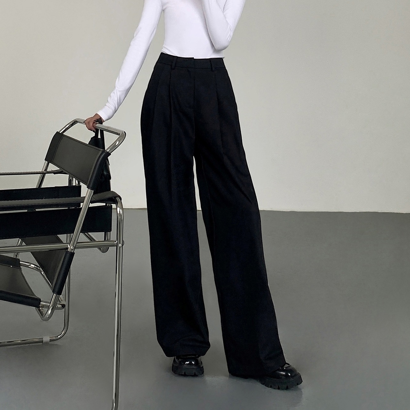 ボトムス パンツ ズボン ロングパンツ ワイドパンツ ハイウエスト ポケット 可愛い かわいい 大人可愛い きれいめ シンプル 上品 おしゃれ カジュアル レトロ こなれ感 個性的 主役級 存在感