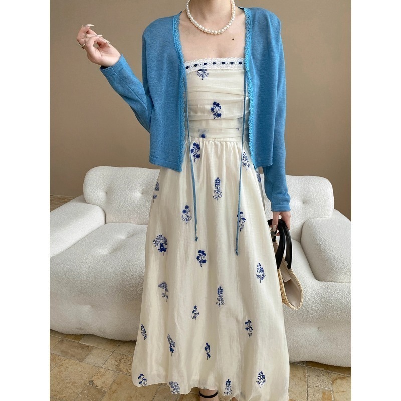 【送.料.無.料.急速発送】小花刺繍のタックインウエストストラップのつぼみワンピース