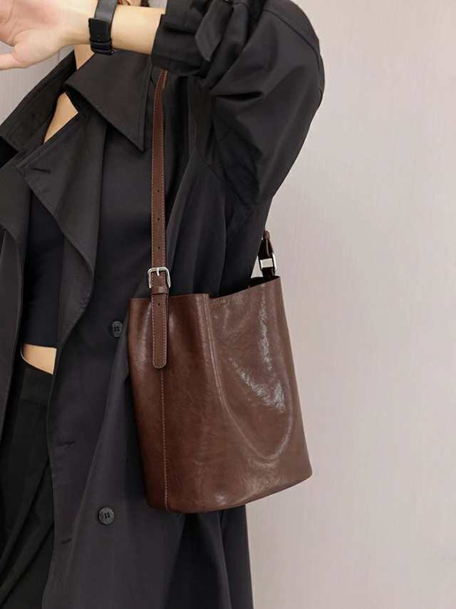本革 トートバッグ バケツバッグ レディース 大きめ バケツ型 バッグ ショルダーバッグ トレンド 大人 縦型 シンプル デザイン レザー 通勤バッグ お仕事バッグ 通勤 通学 ハンドバッグ 肩掛け