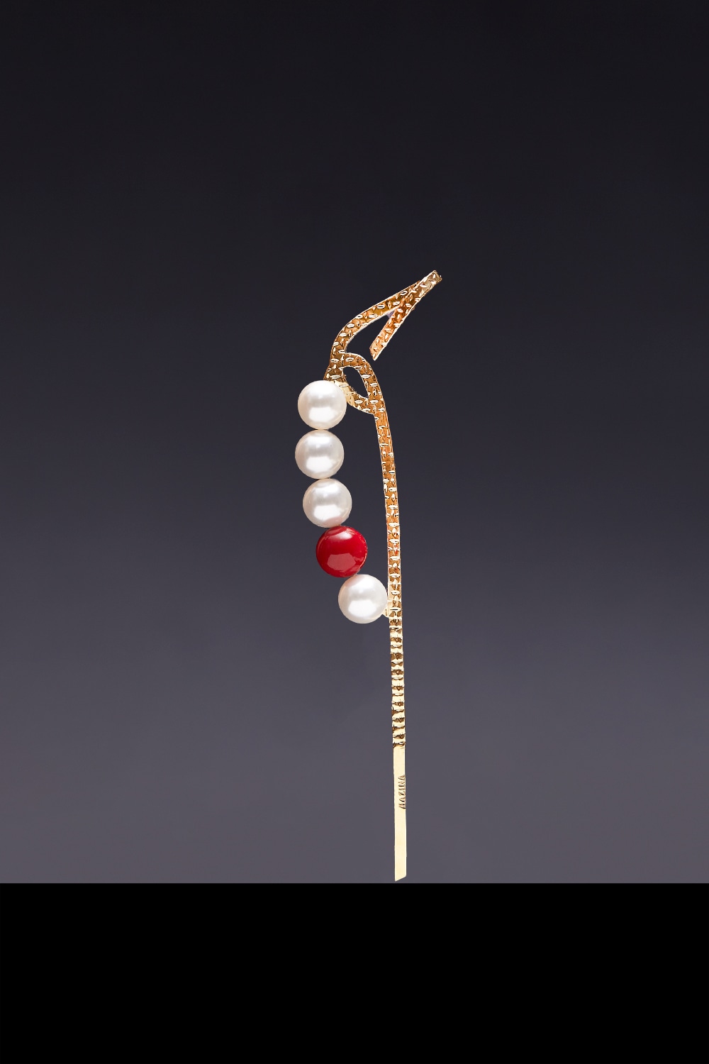 Pearl Theoria Brooch - gold