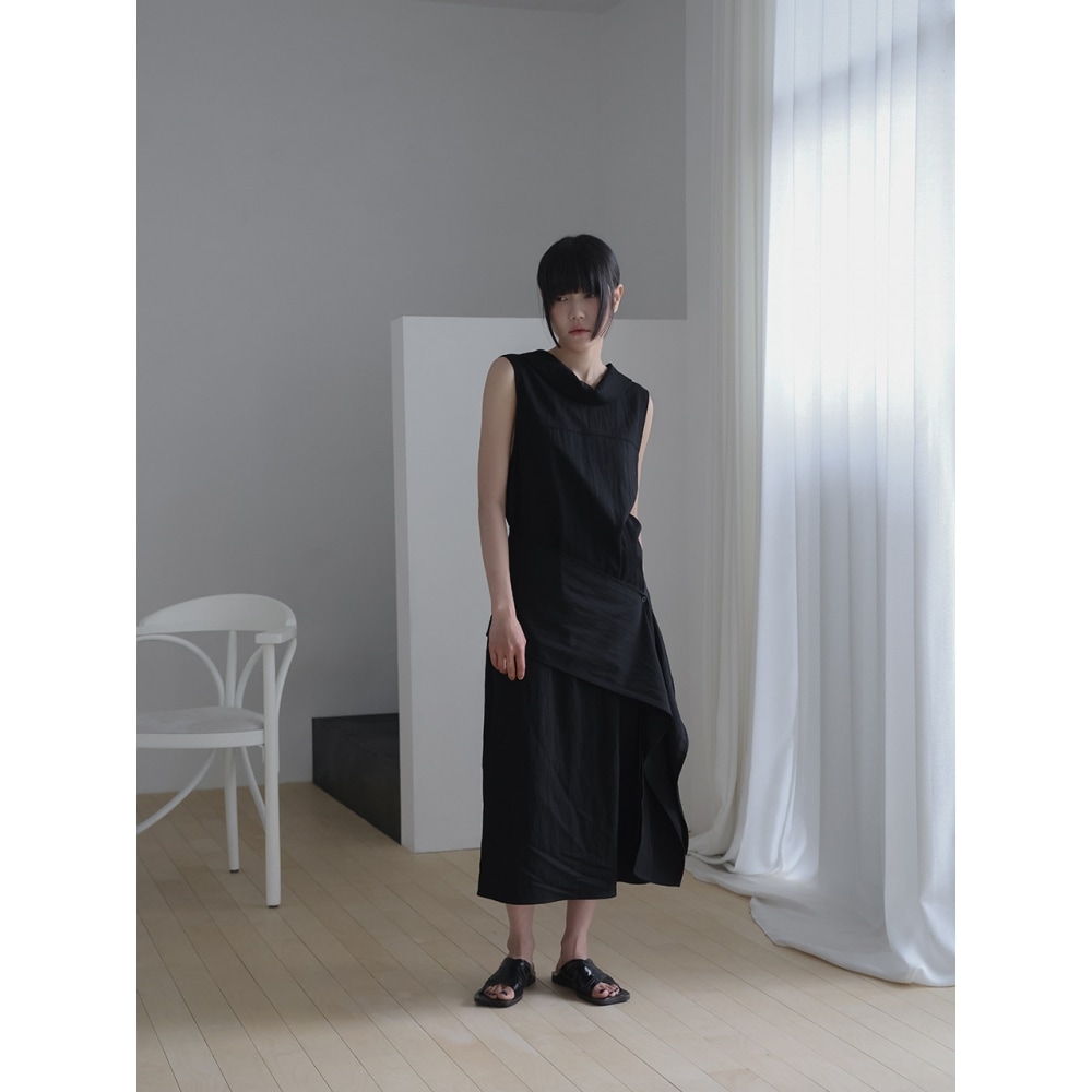 LYNTE ドレープネックレイヤードドレスブラック