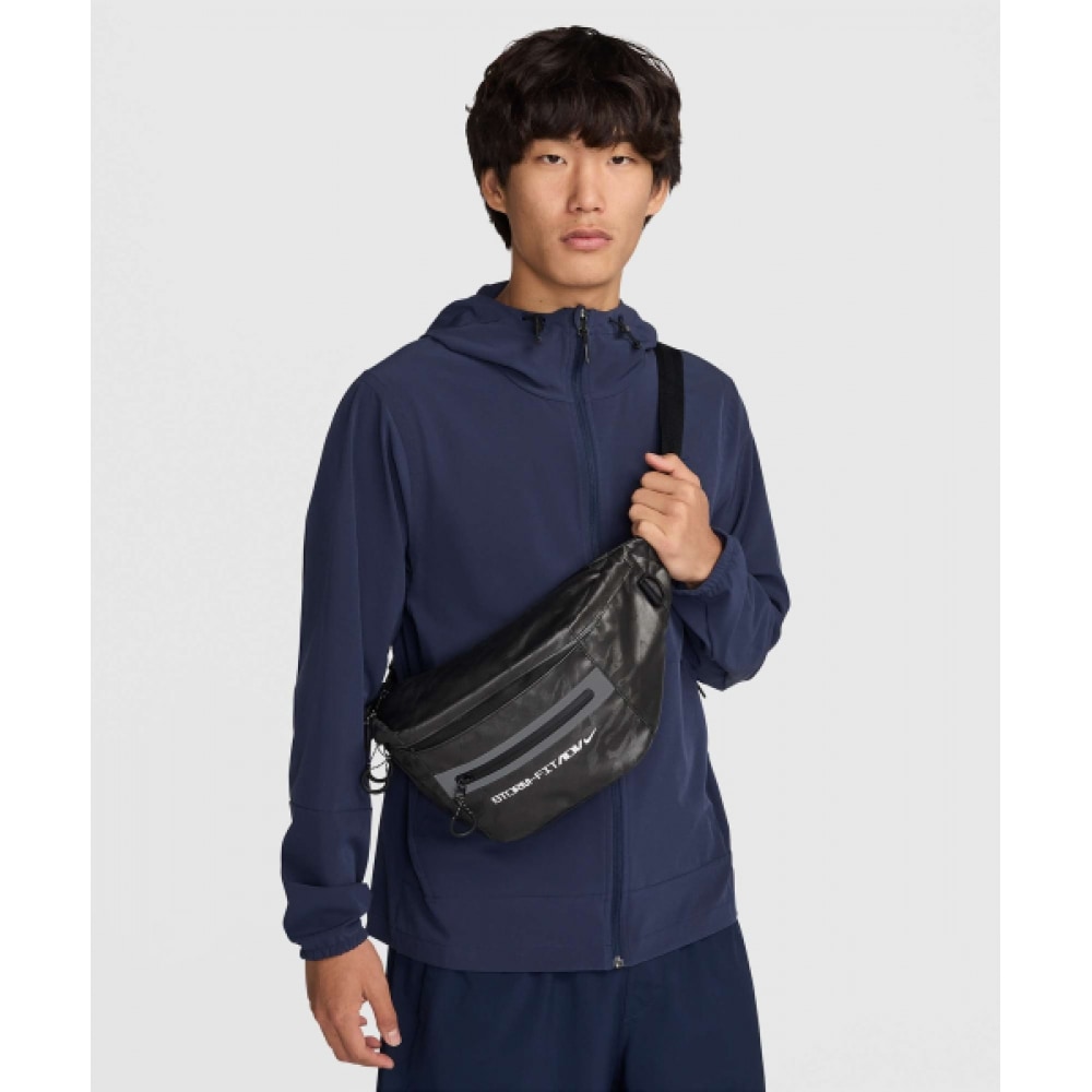 ナイキエレメンタルプロストームフィット ADV クロスボディバッグ (6L) M-ブラック:リフレクトシルバー/ FZ6370-010