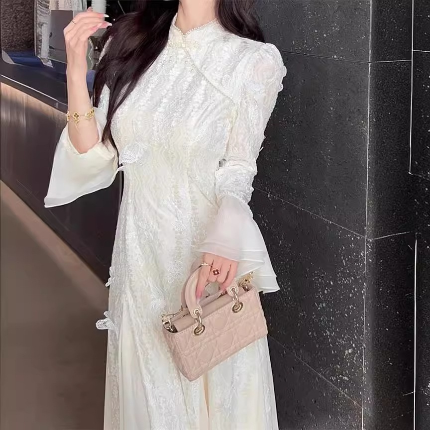 新しい中国のベルベットの刺繍三次元蝶チョンサムドレス女性2024新しいハイエンドの絶妙な国家スタイルのロングスカート