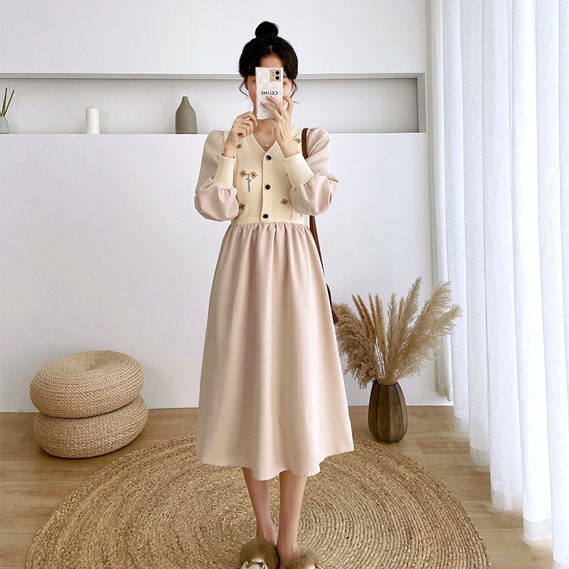 【送料無料】マタニティ ワンピース 授乳口付き Vネック フラワー刺しゅうハイウエスト