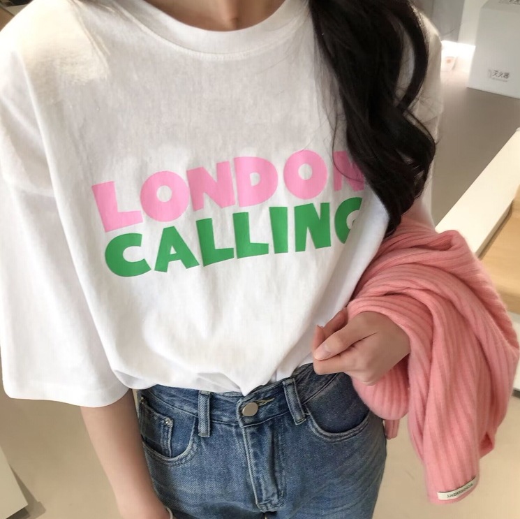 プリントデザイン ロゴデザイン トップス Tシャツ シャツ プルオーバー 袖あり 半袖 5分袖 五分袖 Uネック ラウンドネック スリム ストレート Iライン スマート かわいい 大人可愛い シンプル
