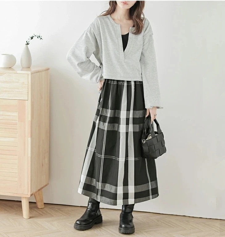 【韓国で人気爆発】 フェミニン 無地 Vネック トップス+ストライプ柄 ワンピース 2点セット