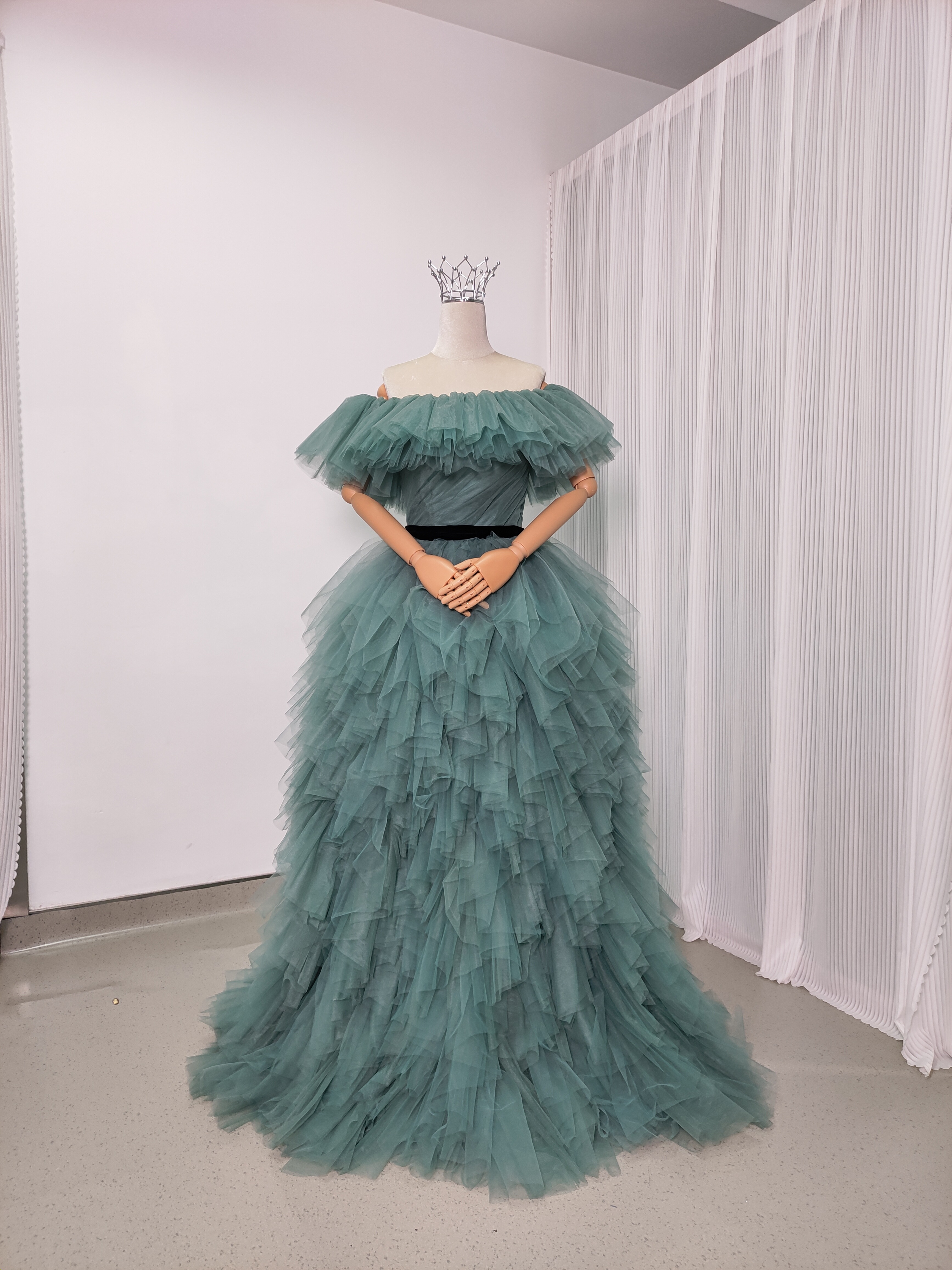 美品！カラードレス ブルーグリーン オフショルダー 柔らかく重ねたチュールスカート 前撮り 花嫁