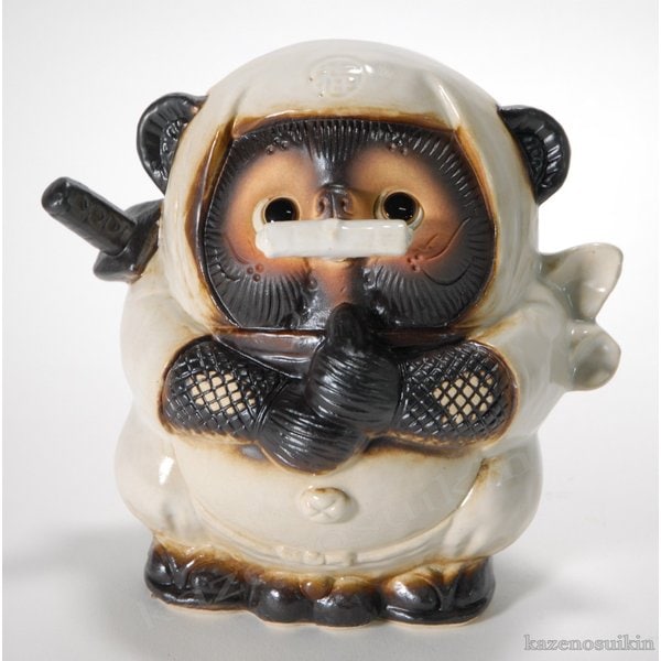 忍者狸　白 5号（巻物）　　（信楽焼・たぬき・タヌキ・オブジェ・置物・忍者・NT-003H）