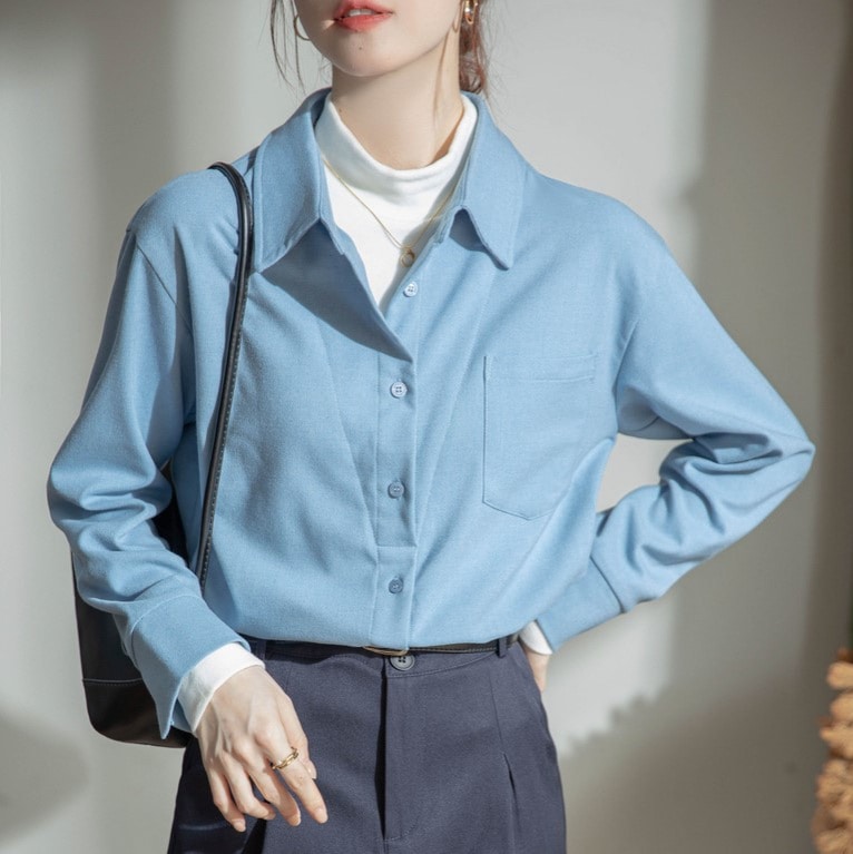 フレンチスタイルの高級起毛インナーシャツ2024レディース秋冬新作重ね着暖かいミドル丈フェイクツーピースシャツ