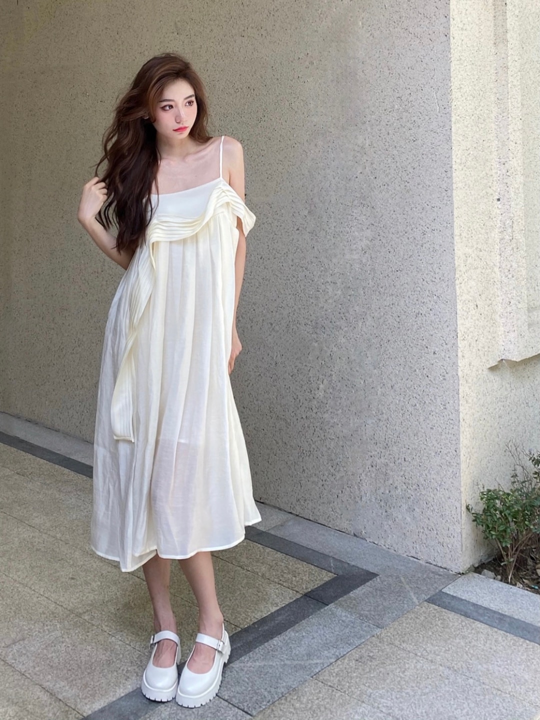 レトロ風 ワンピース ワンピドレス 膝下 ミモレ ミモレ丈 7分丈 ミディアム丈 袖なし ノースリーブ キャミソール オフショルダー オフショル 襟なし フレア ひらひら ヒラヒラ 透け感 かわいい