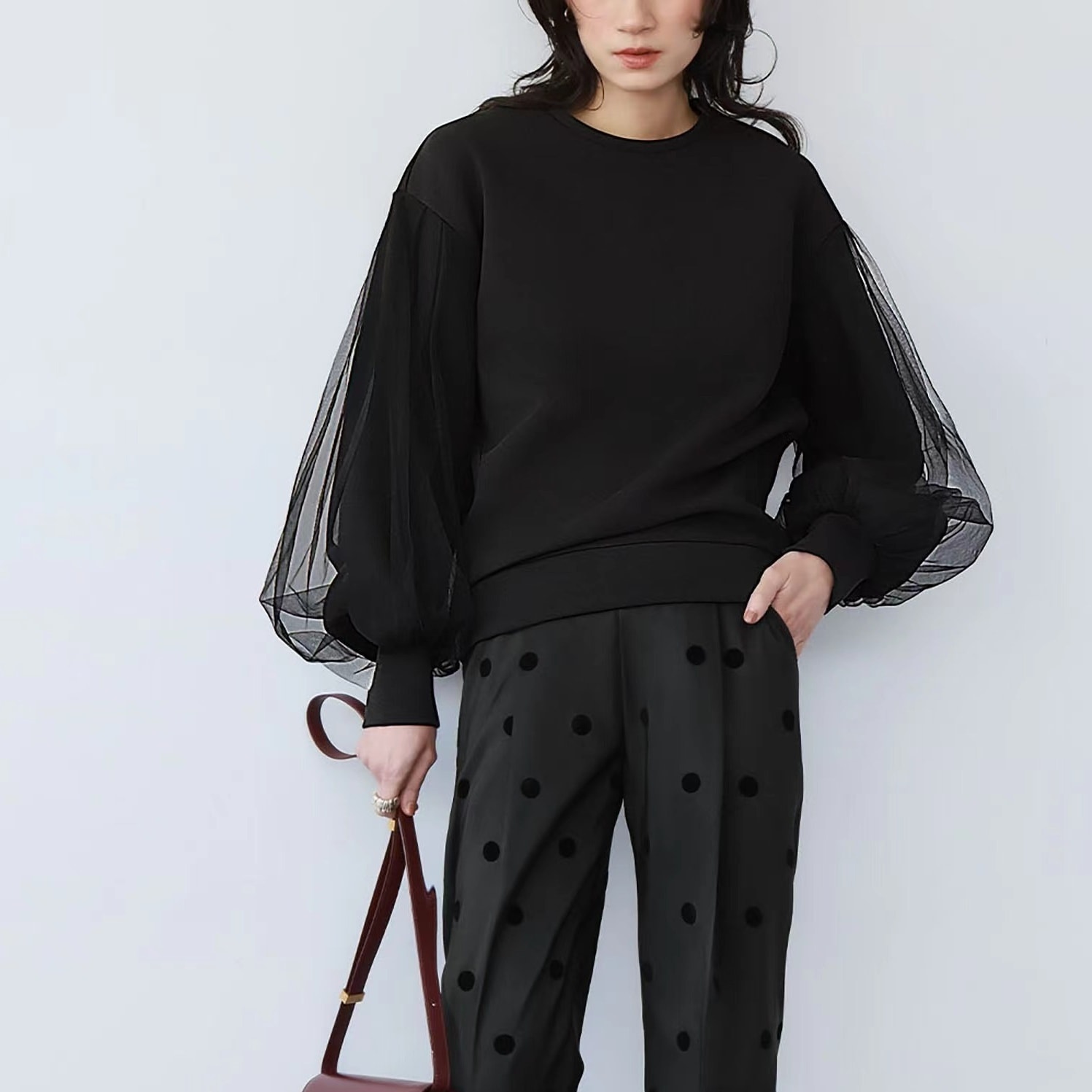 トップス トレーナー 長袖 ラウンドネック ボリューム袖 プルオーバー ミディアム丈 異素材ミックス かわいい 大人可愛い きれいめ シンプル 上品 おしゃれ かっこいい カジュアル こなれ感 個性的