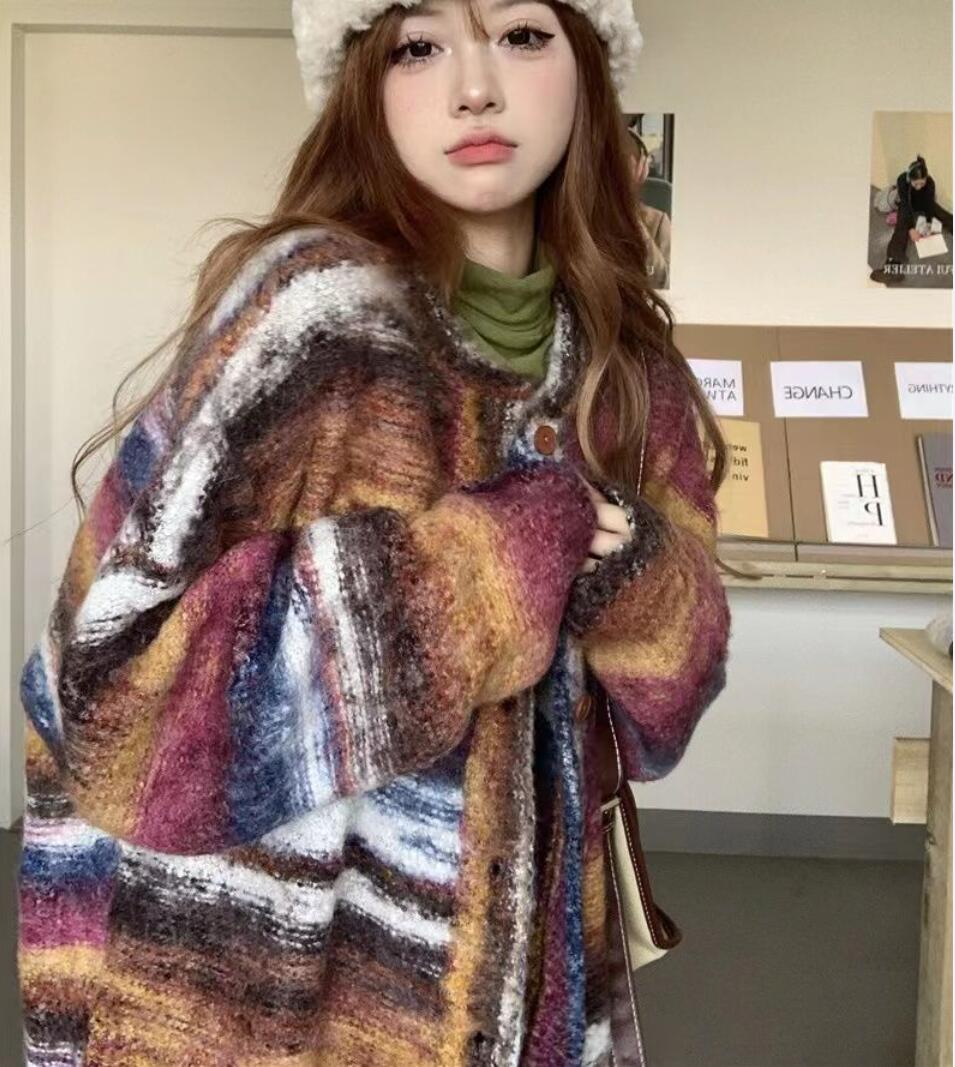新型だるい風カラーストライプVネックニット婦人服のゆったりカーディガンジャケット