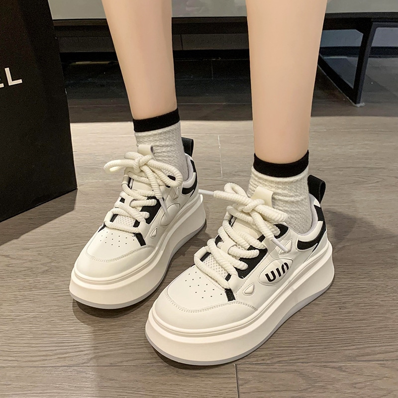 ネットセレブがデザインした厚底万能ダッドシューズ女性用2025年春秋新作身長アップカジュアルスポーツスニーカー
