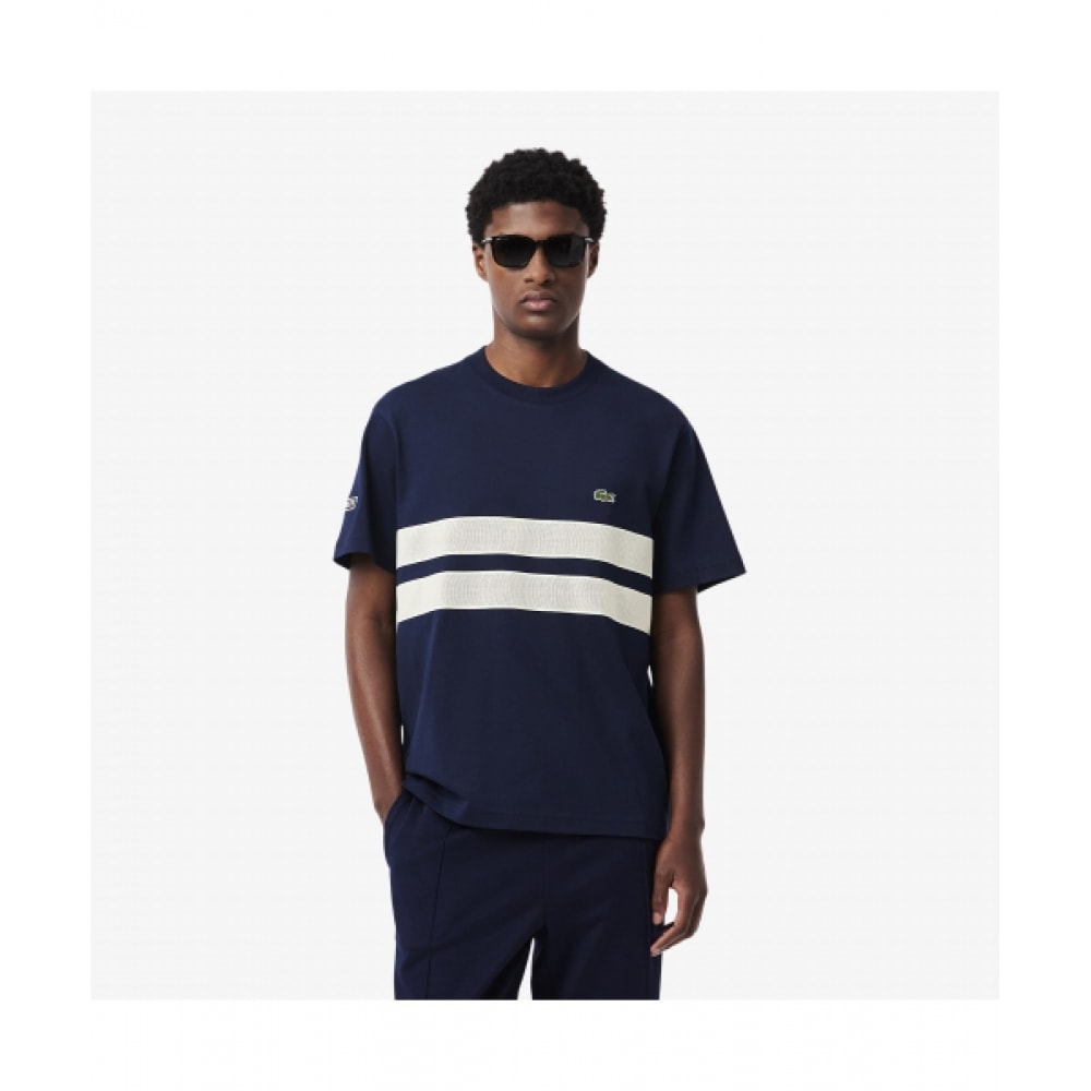 LACOSTE 男性 チェスト ストライプ Tシャツ [ネイビー]