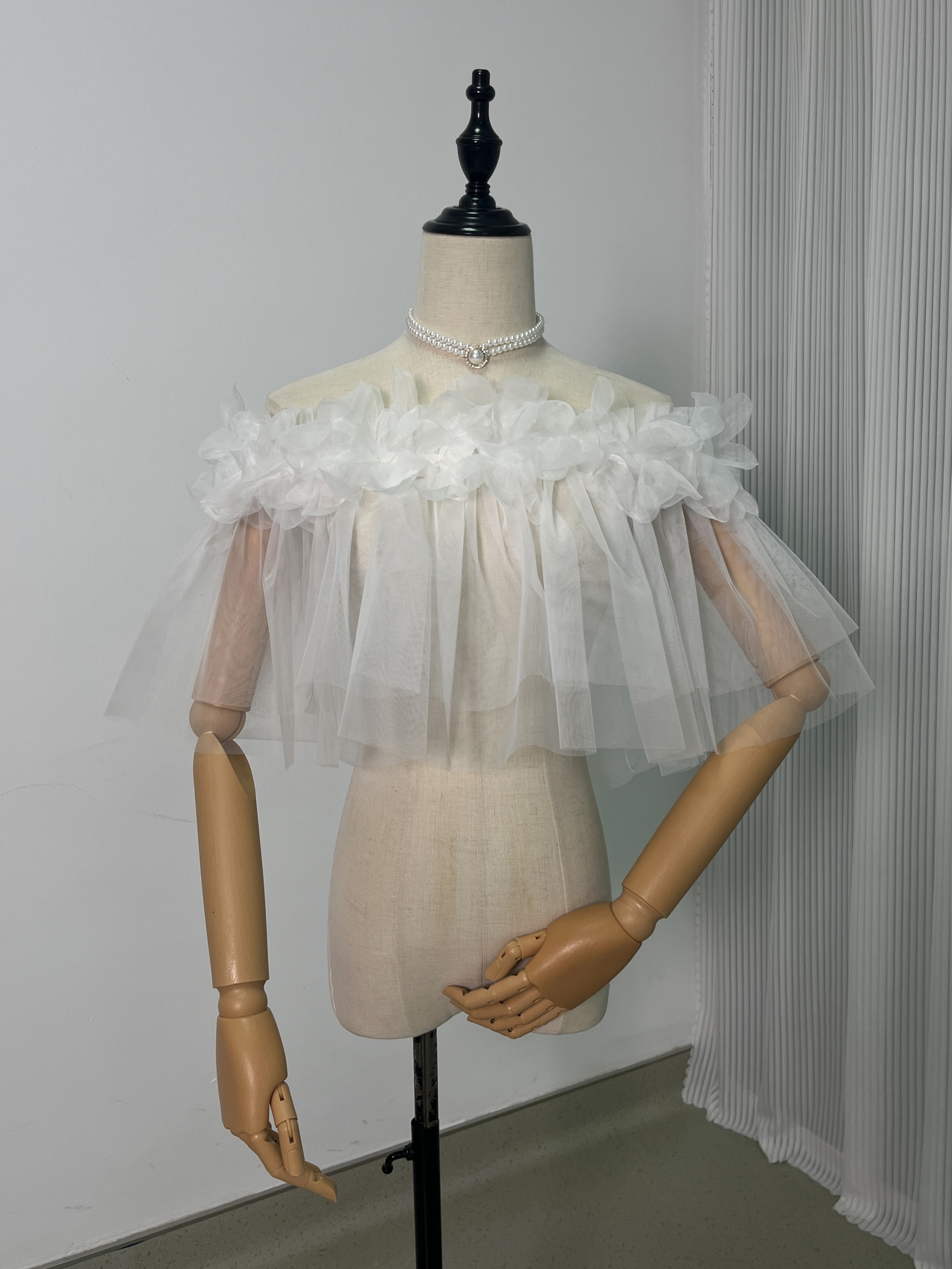 美品！オフホワイト 取り外しオフショルダー ソフトチュール 花モチーフ 色変更可能 可愛い