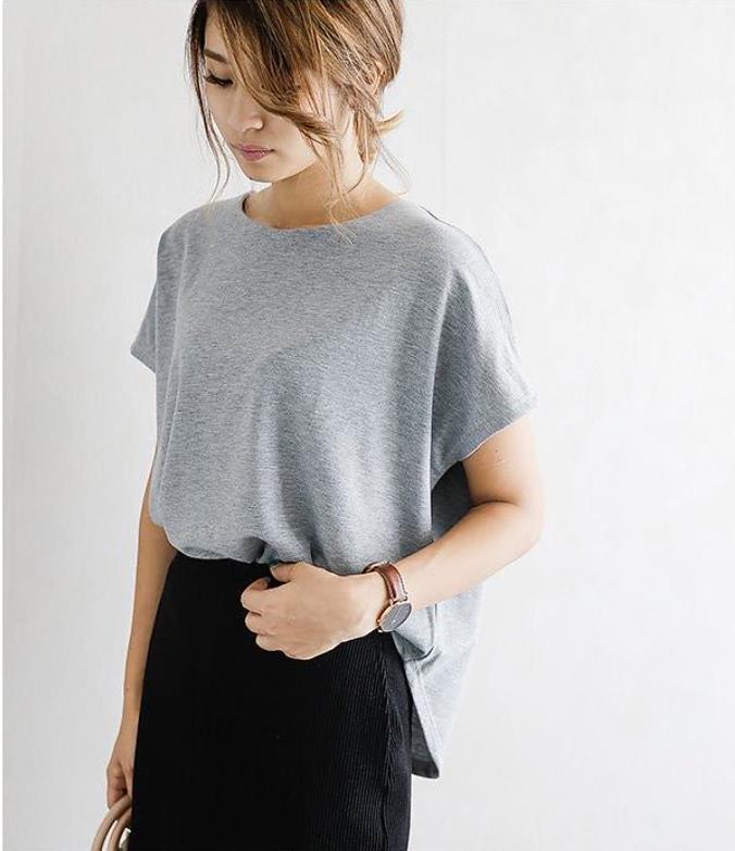 バックフィーチャーソリッドカラーTシャツ 6,159円