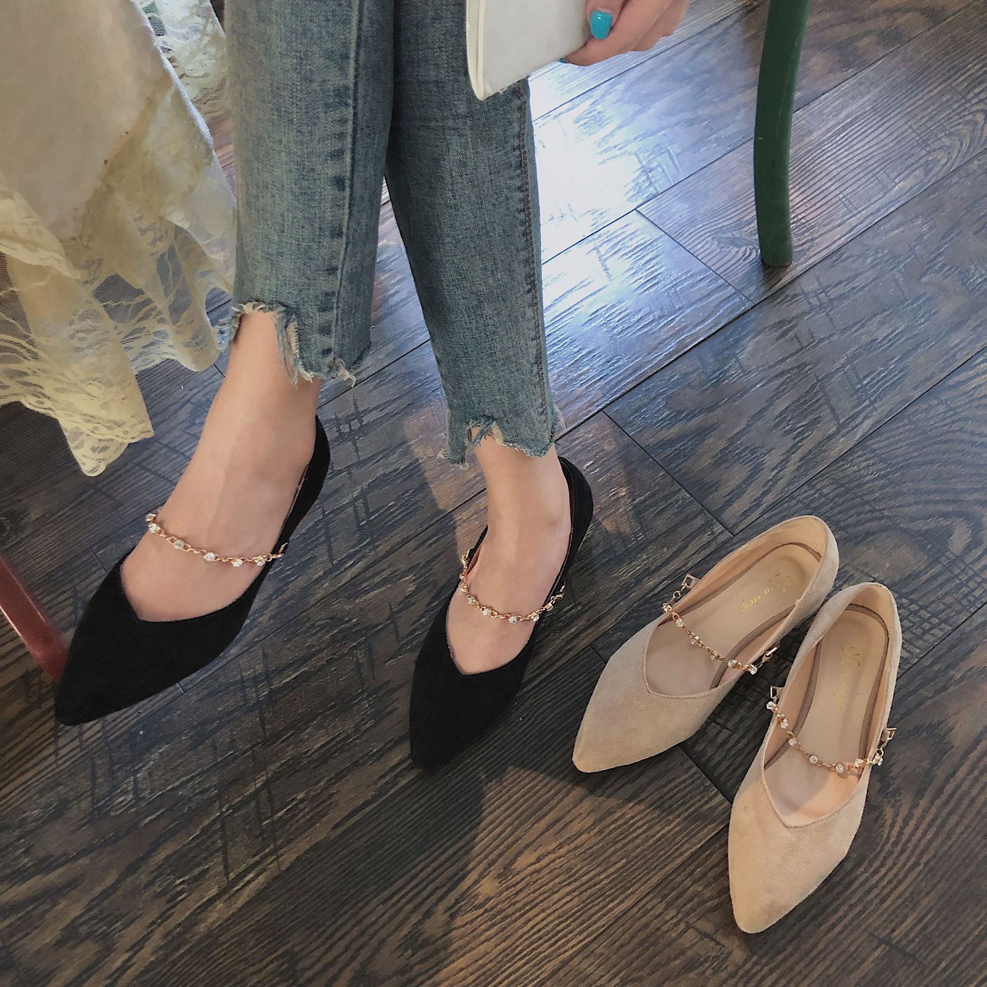 【値下げ！】15%値下げ 美脚パンプス ポインテッドトゥ 5-255cm ローヒール 靴 レディース シューズ 飾りのチェーン付き フラット 歩きやすい カジュアル 可愛い おしゃれ 韓国ファッション