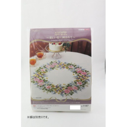 ししゅうキット 1187(オフホワイト) ワイルドローズのテーブルクロス