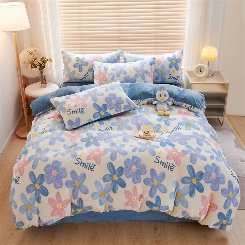 冬は厚くてかわいいコーラルダウンの4点セットで柔らかくて快適で色が褪せず暖かさを閉じ込めます！おすすめです！