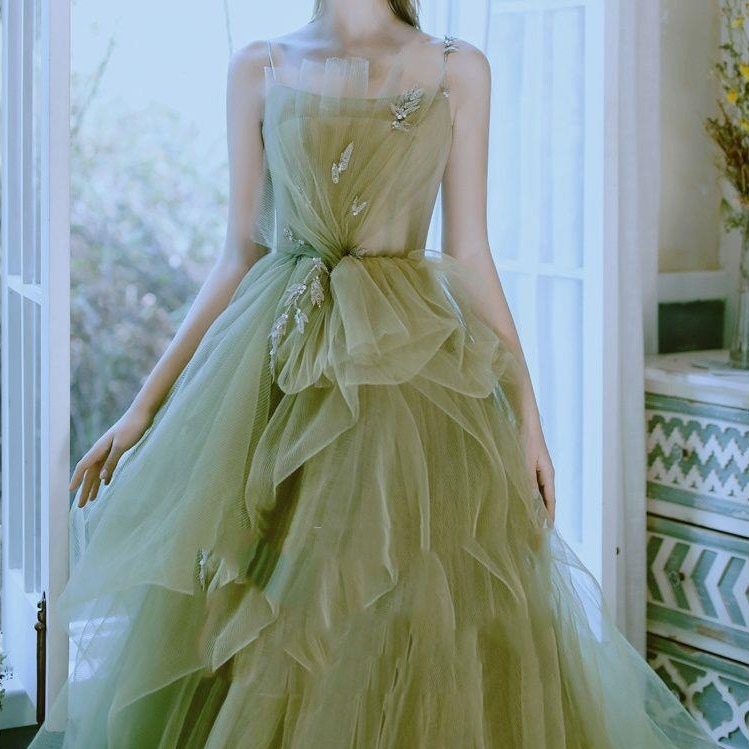 ドレス 衣装 ウエディングドレス 披露宴ドレス カラードレス ロングドレス シアー素材 シースルー フリル 切り替えデザイン バックシャン ロング丈 ステージドレス 発表会 フレア かわいい 10,822円