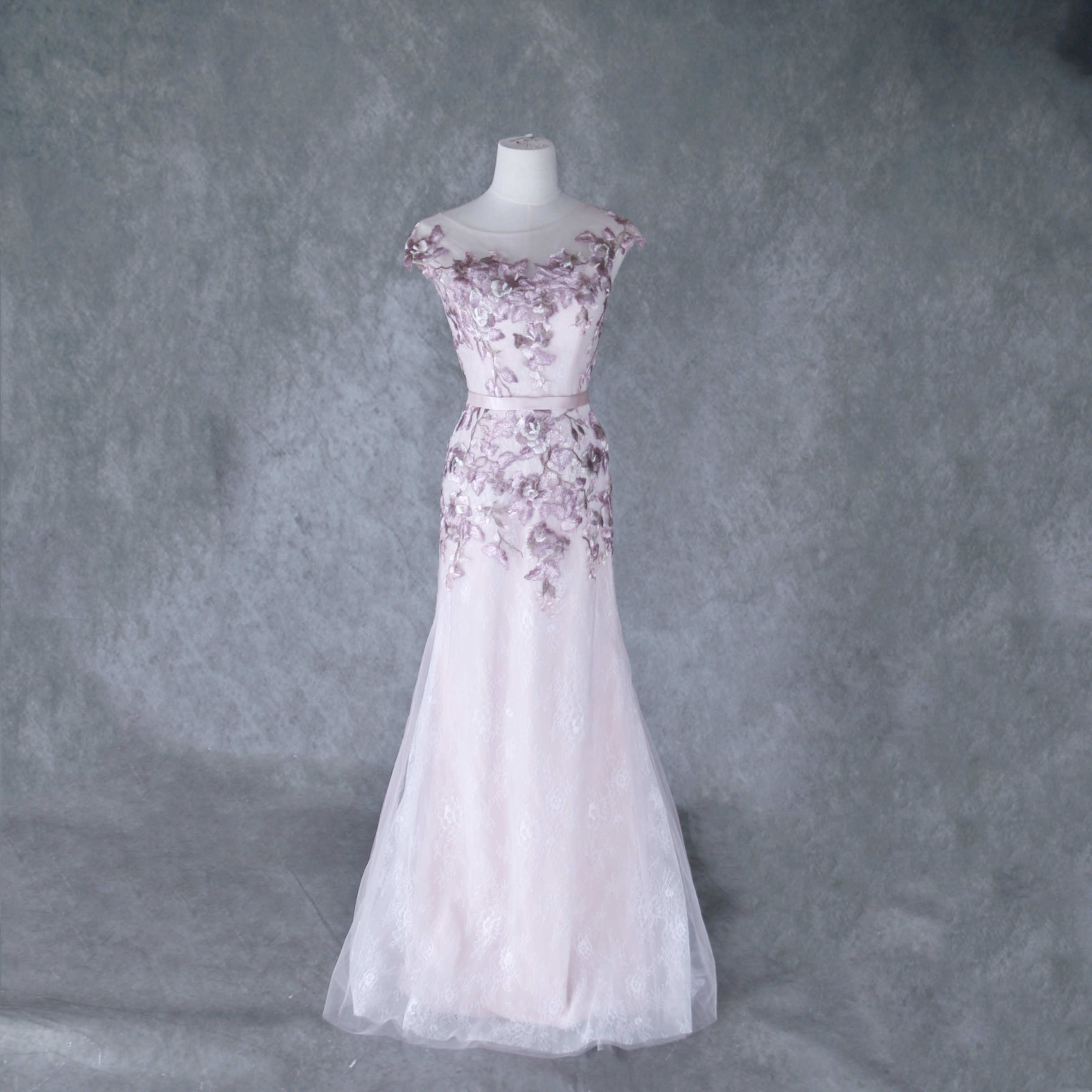 カラードレス ピンク 花柄のモチーフ刺繍が美しく ノースリーブ ソフトマーメイドライン 二次会