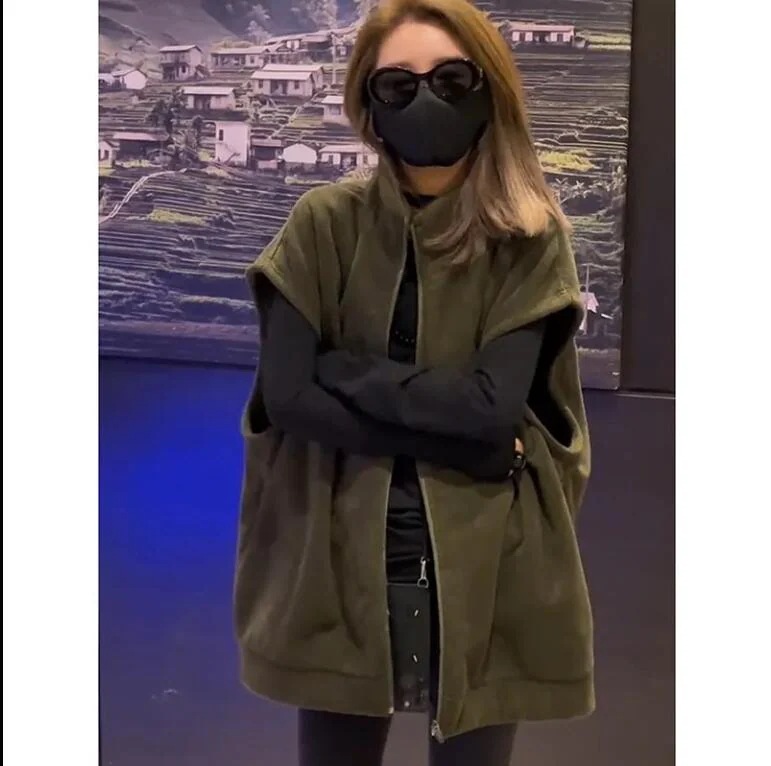軍緑の絨毯感ベスト女性新作港風カジュアルゆったりノースリーブジャケット