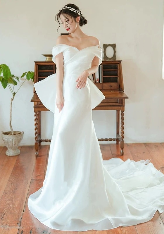 ウエディングドレス 白 海外旅行リゾートドレス 前撮りドレス 花嫁ドレス シンプル Aライン 白 ブライダルドレス 二次会 結婚式 ロングドレス パーティー 高級