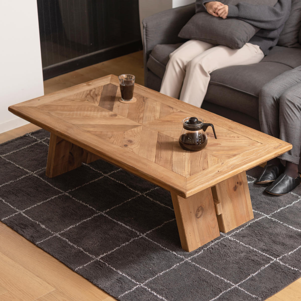 センターテーブル 幅130cm リビングテーブル 天然木 ヘリンボーン ワイド テーブル ローテーブル 長方形 木目 パイン材 古材 ナチュラル 北欧 おしゃれ