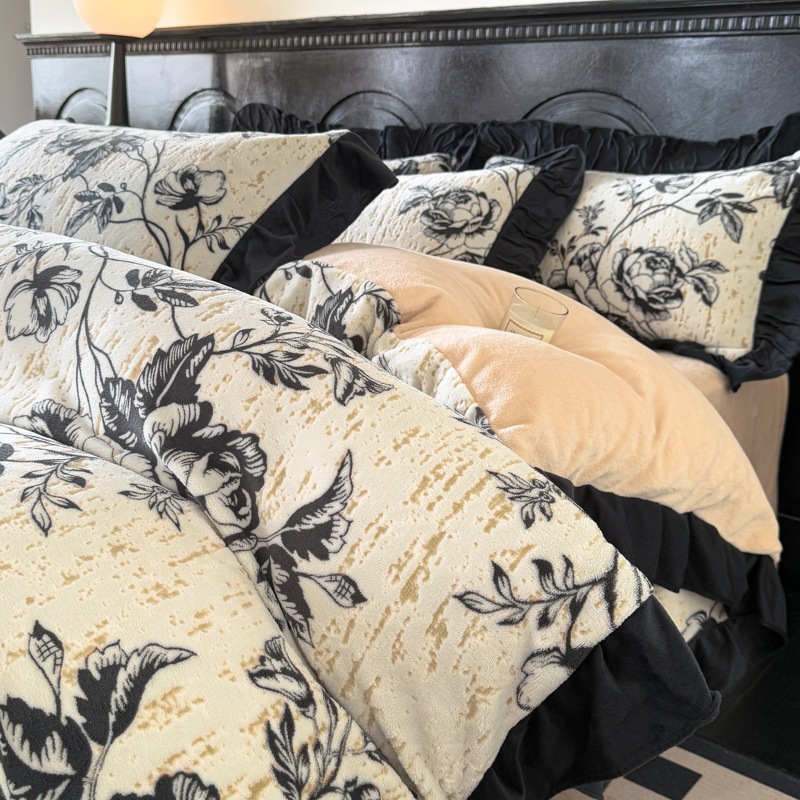 新しい冬のスタイル暖かくて厚みのあるエンボス加工の花柄ミルクフリースの 4 点セットフランス製の軽い高級コーラルフリースの布団カバーとシーツセット