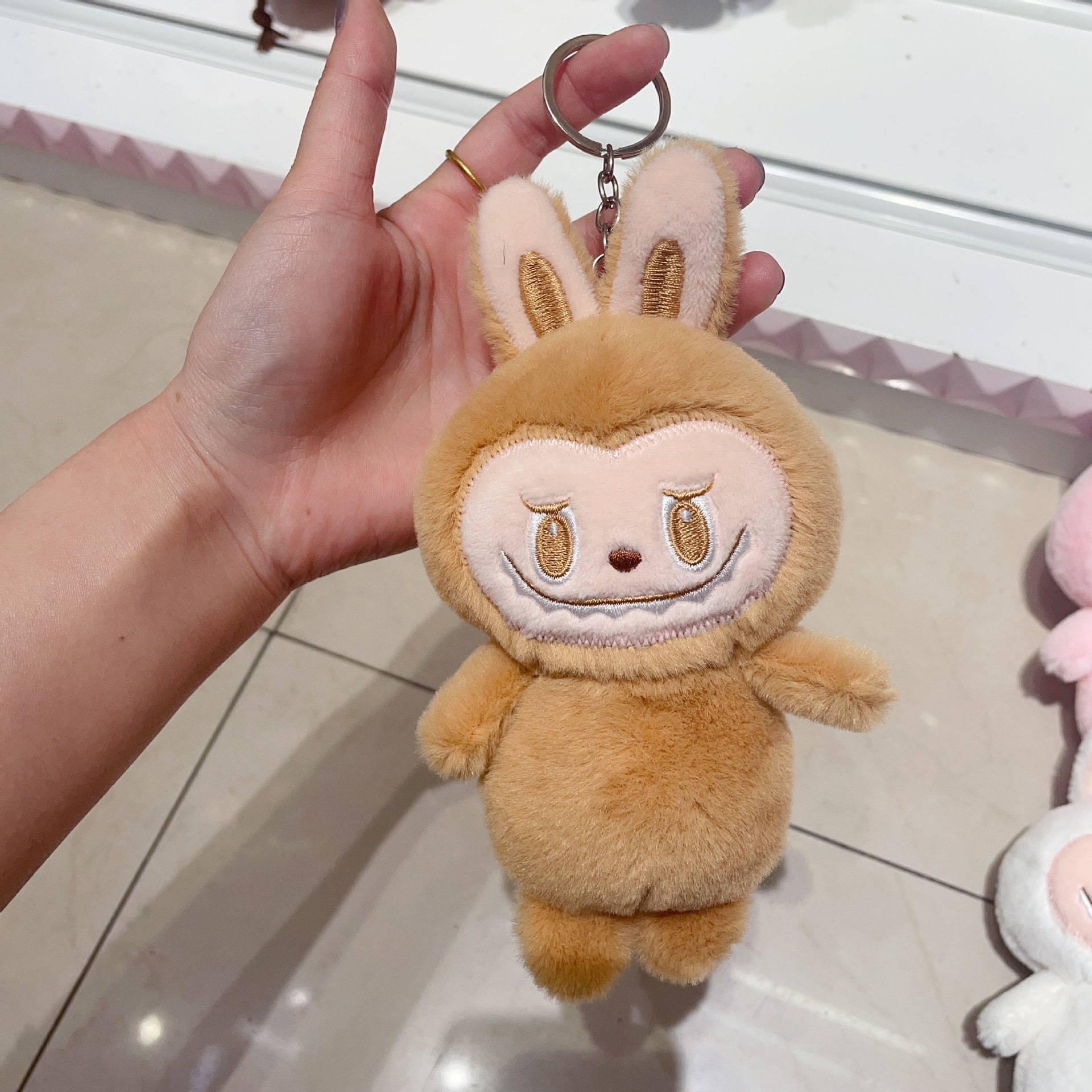 ラブブぬいぐるみペンダントNPQV 正規品】 ラブブ ぬいぐるみペンダント イニシャル 【Z】 - メルカリ