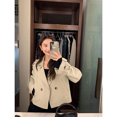 ムルバンのカーキ色のショートコートの女性春と秋のダブルボタンがゆったりしていて痩せた雰囲気の上着があります