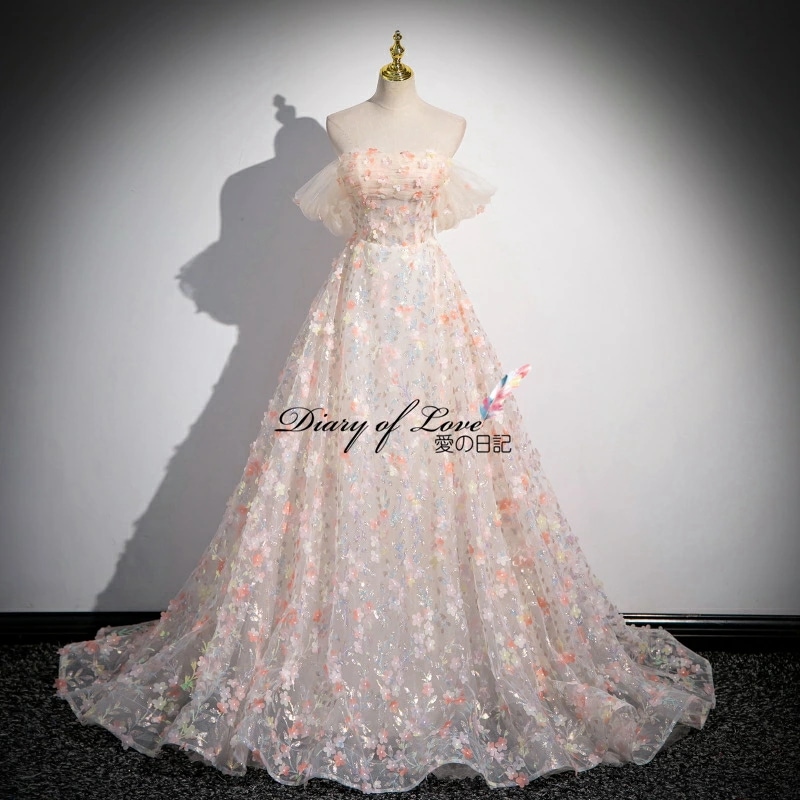 花びら満載ウェディングドレス カラードレス Aラインドレス 二次会ドレス 結婚式ドレス プリンセスドレス大きいサイズ 演奏会 ロングドレス 編み上げ 森ガール ベアトップ 刺繍入り