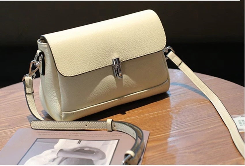 在庫セール　本革トートバッグ 　レディースバッグ　 ショルダーバッグ　お洒落なバッグ　韓国バッグ 大容量