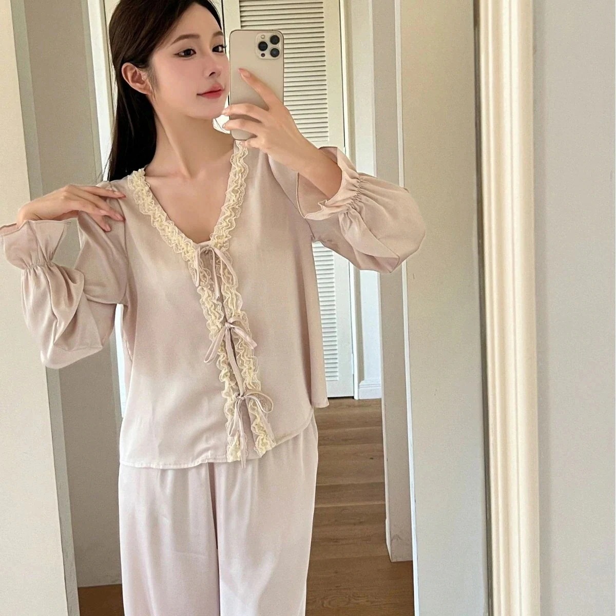 2024 長袖 パジャマ 二点セット アイスシルク お肌に優しいき快適 セットアップ 質感が高 レディース ウェア 部屋着 寝間着 セット